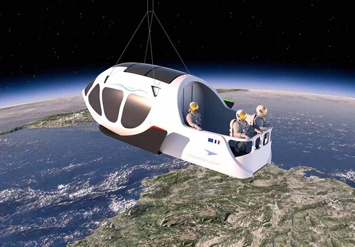 High-altitude balloon carrying three astronauts